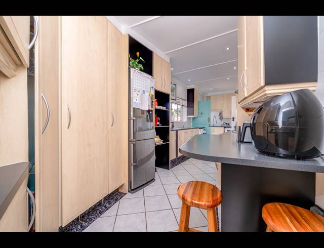 5 BEDROOM HOUSE FOR SALE IN ROBINDALE